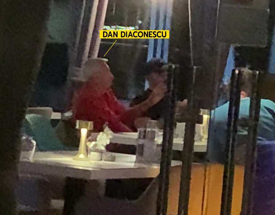 Dan Diaconescu, la o discuție cu prietenii (Foto: CANCAN.RO)