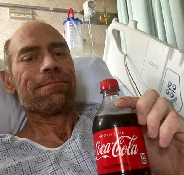 Cum s-a schimbat corpul unui asistent medical bolnav de coronavirus. Diferența este traumatizantă! FOTO