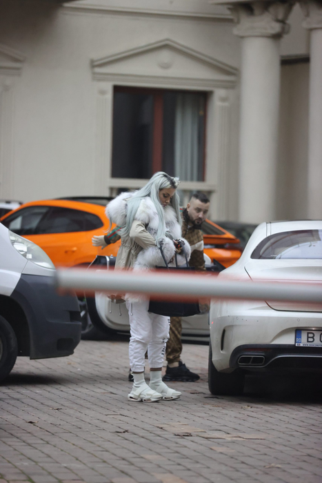 Loredana Chivu a pus "stăpânire" pe întreaga parcare! Bolizii de sute de mii de euro pe care-i deține blonda sunt așezați la loc de cinste!