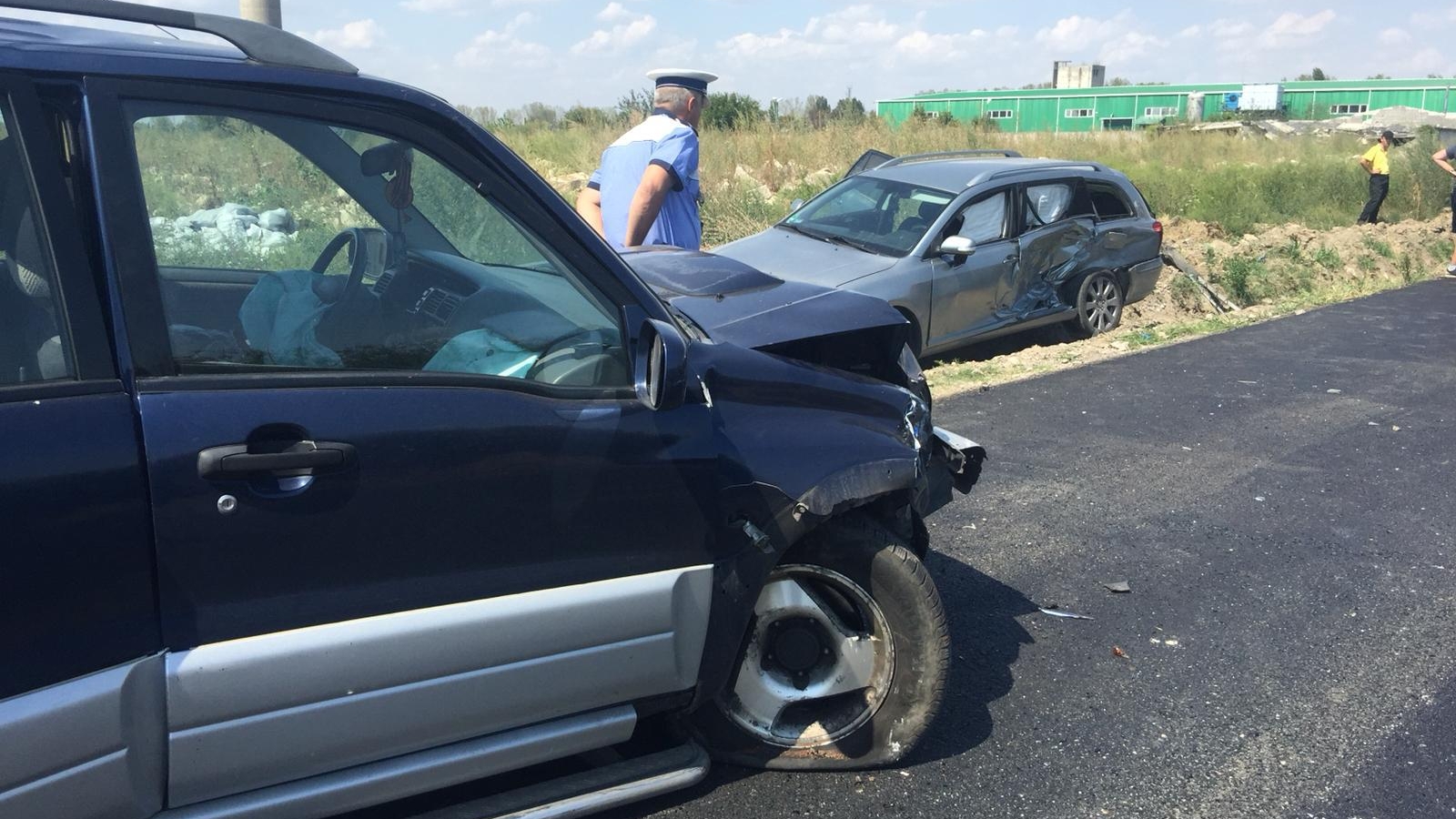 8 turiști, printre care și o gravidă după ce mașinile în care erau s-au ciocnit pe un drum din Giurgiu