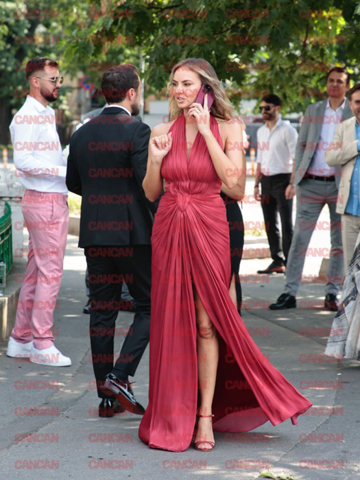 Roxana Ionescu a ales o rochie lungă pentru marele eveniment/Foto: CANCAN.RO