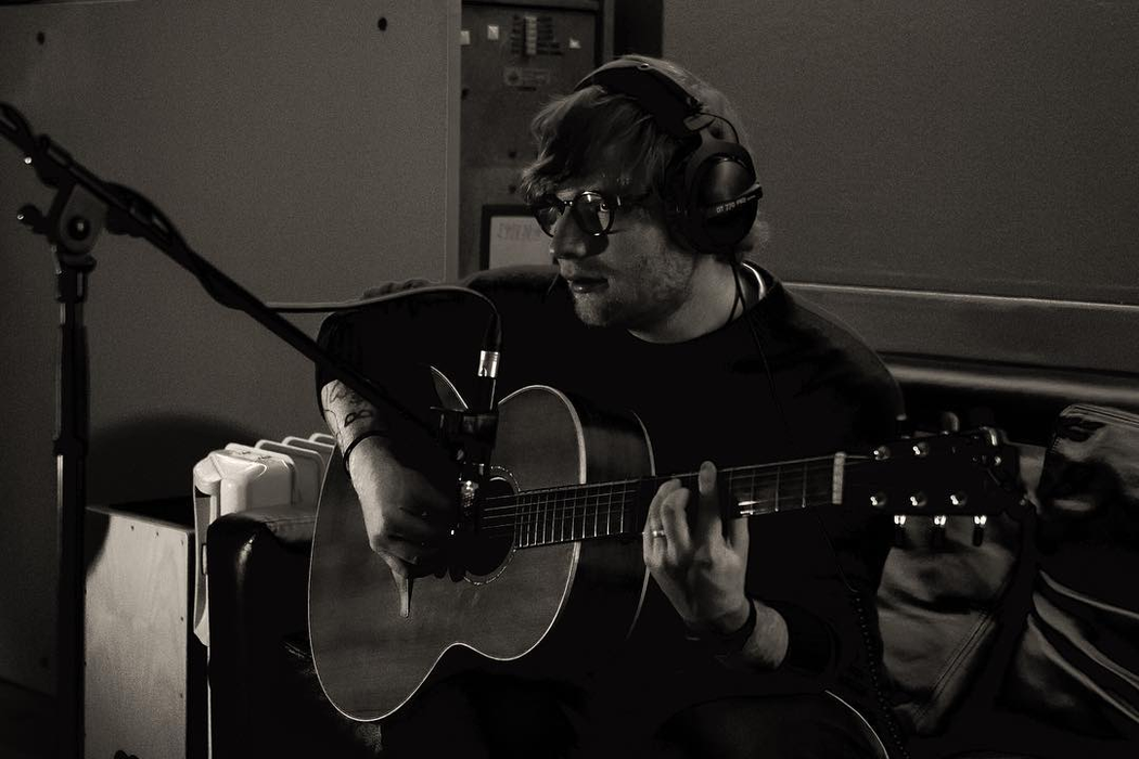 Ed Sheeran a cumpărat toate proprietăţile din jurul casei sale! Motivul este incredibil