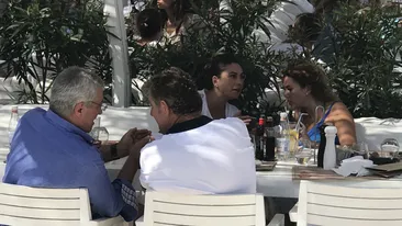 Imagini de senzaţie cu al doilea om din România! Călin Popescu Tăriceanu a petrecut pe muzică lăutărească