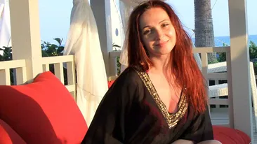 Foto de senzatie cu sotia lui Emil Boc! In costum de baie, acoperita de spuma si…