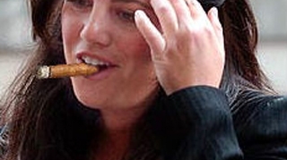 Ce mai face Monika Lewinski, celebra stagiara a lui Bill Clinton?