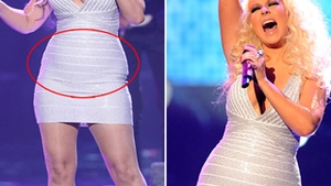 Christina Aguilera si-a aratat burta si colaceii la American Music Awards!