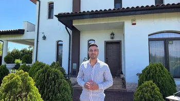 Cum arată curtea de vis a lui Valentin Sanfira! Imagini spectaculoase din „paradisul” artistului