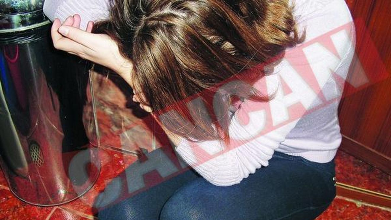 Si-a taiat venele la ora de romana