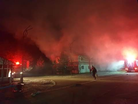Incendiu devastator în Satu Mare! Pompierii s-au chinuit să-l stingă mai bine de șase ore