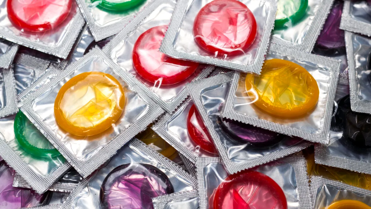 Țara care a introdus o „taxă pe prezervative”. Care este scopul măsurii neobișnuite