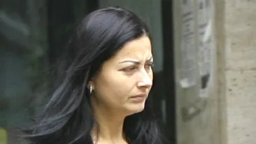 VIDEO Gabriela Cristea, dupa ce a fost fotografiata de paparazzii Spy nemachiata: De obicei, din respect, imi pun ochelari de soare. Nu mi-am luat masuri de precautie in acea dimineata