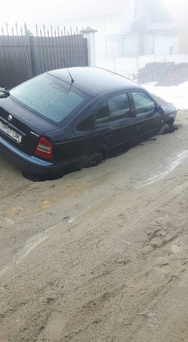 Mașina a fost pur și simplu îngropată