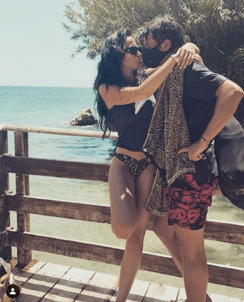 Cât s-a schimbat Adelina Chivu după intervențiile estetice! A plecat fără soțul ei în vacanța din Mykonos și a pozat sexy și nemachiată