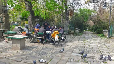 Pensionarii care vor primi voucher în valoare de 2583 de lei locuiesc în îndepărtata Spanie și nu au contribuit la stat