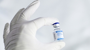 Crește numărul persoanelor vaccinate cu prima doză
