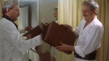 Un tramvai din alta epoca sau afise cu artisti din viitor pe pereti! Vezi cele mai tari gafe din filmele romanesti!