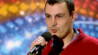 Talentul lui e limba engleza! L-a tradus pe Florin Salam si Trandafir de la Moldova si a cantat fabulos!