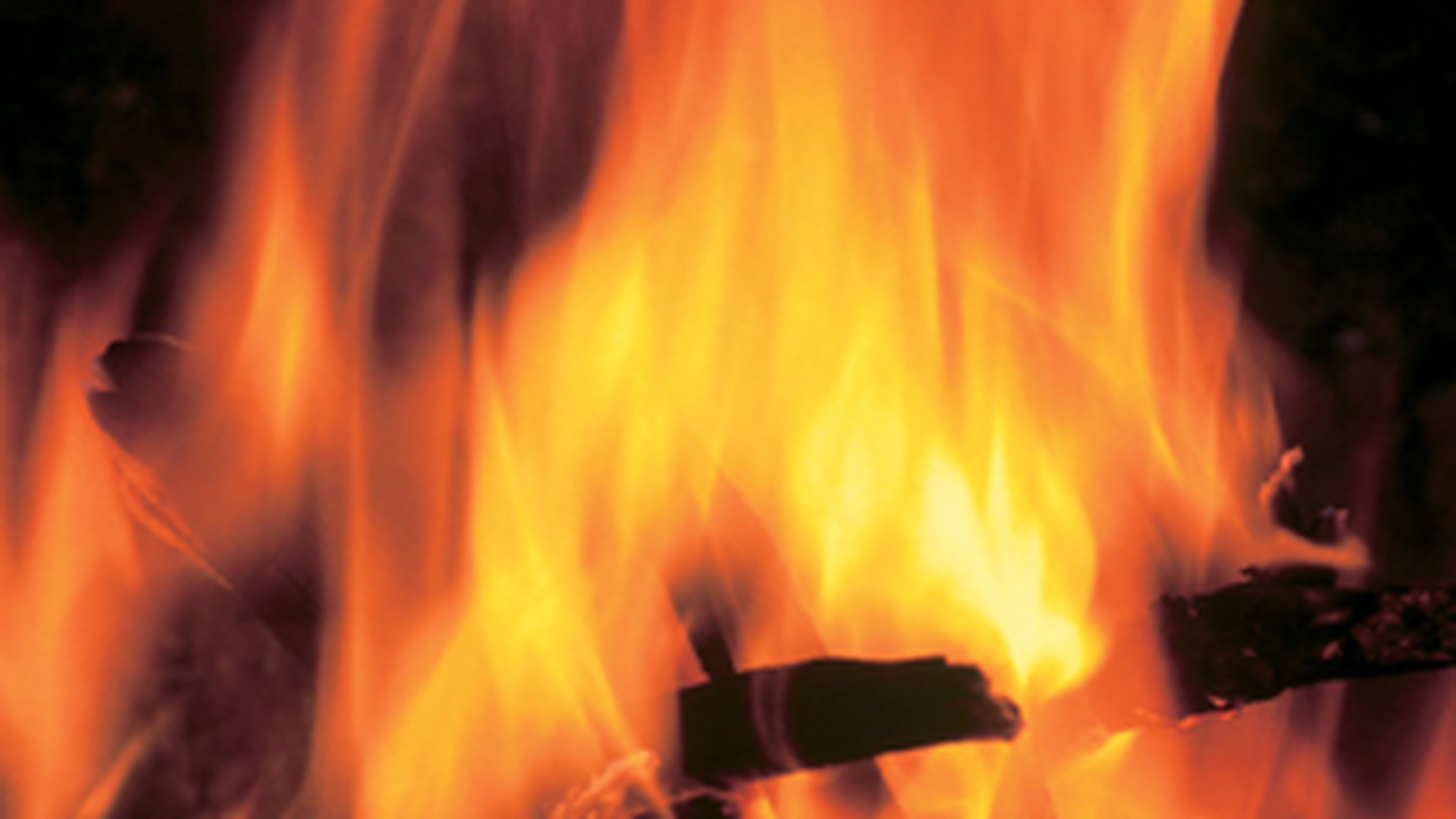 Si-a dat foc in fata copilului pentru ca l-a parasit nevasta