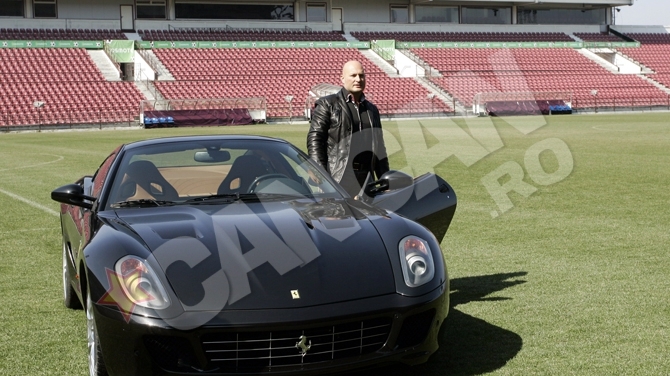 Arpad Paszkany a intrat cu Ferrari-ul pe gazonul de pe stadionul CFR Cluj