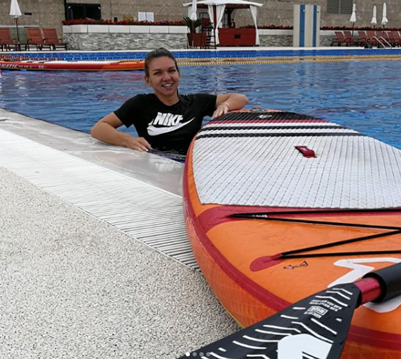 Simona Halep s-a apucat surf! Cum a fost pozată în vacanță