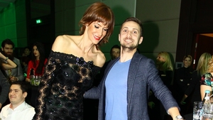 Otil nu se mai ridica la nivelul femeilor. Vezi cum il pune Roxana Ciuhulescu in dificultate. Razi in hohote la imaginile astea