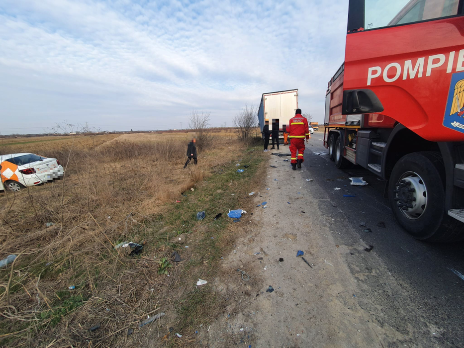 Accident rutier pe DN7. O femeie a murit, iar alte două persoane au fost transportate la spital