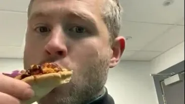 Cum s-a transformat corpul acestui tânăr, după ce a mâncat 10 felii de pizza zilnic - dimineață, la prânz și seara -, timp de o lună