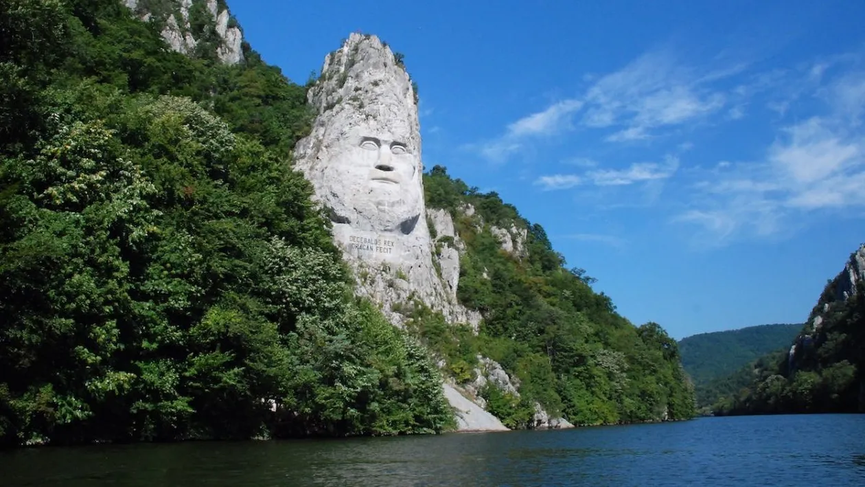 Cazanele Dunării, locul din România adorat de turiștii străini. Cum ajungi și ce poți face aici