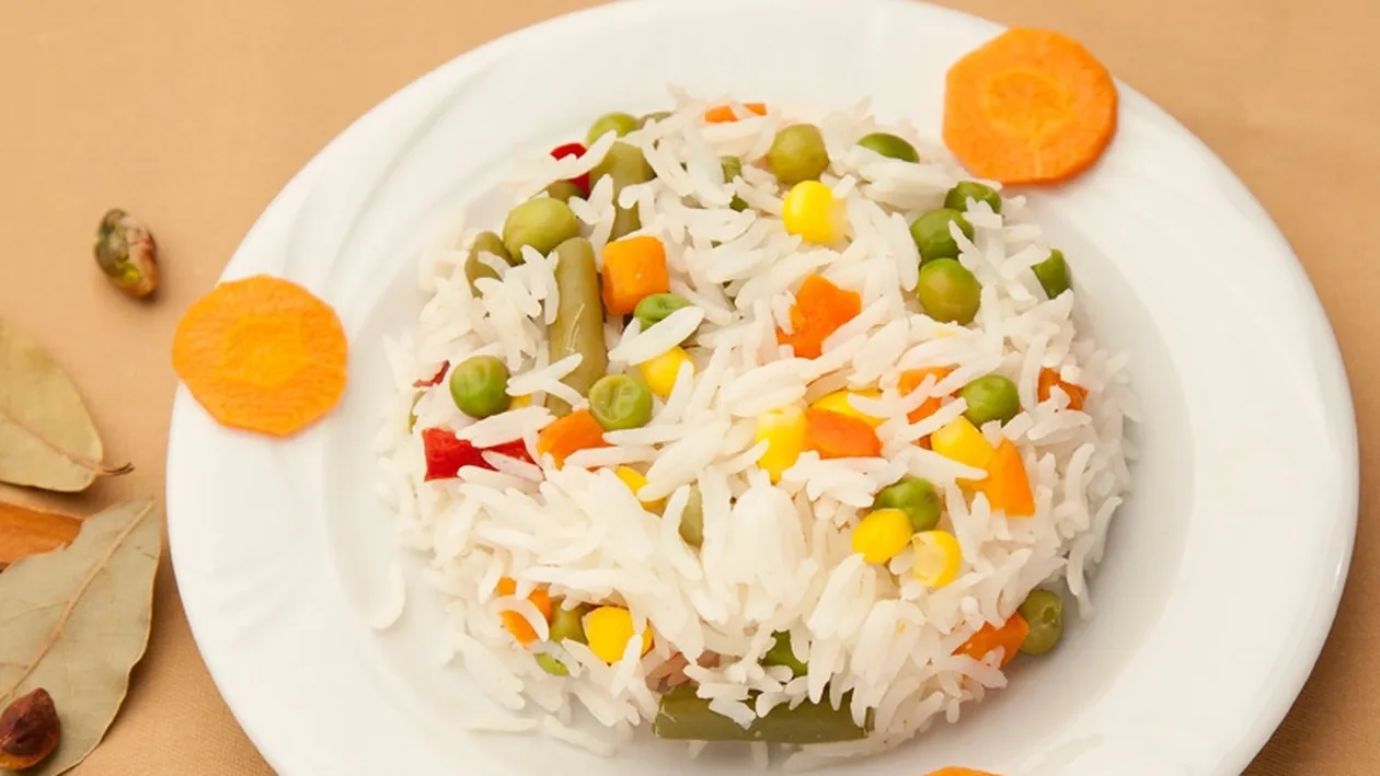 Incredibil ce a găsit un bărbat din Galați într-o porție de orez comandată la un restaurant!