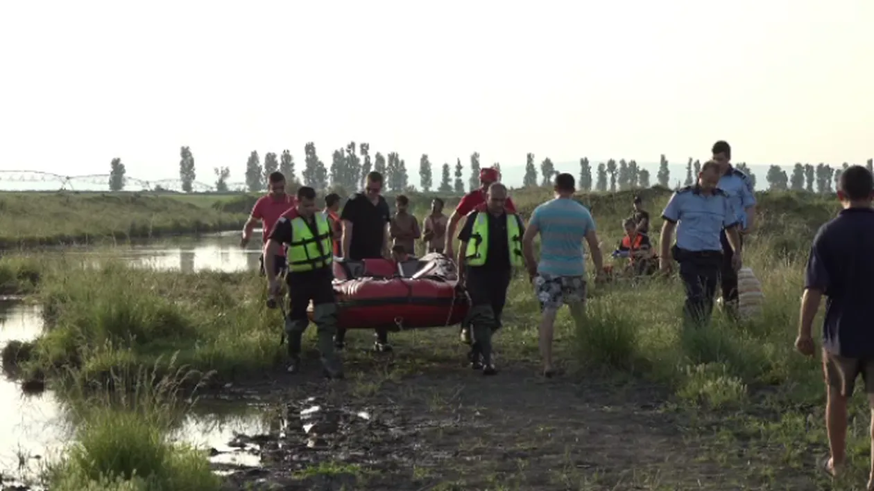 Un copil de 12 ani a murit înecat într-un canal de irigații, sub privirile prietenilor lui