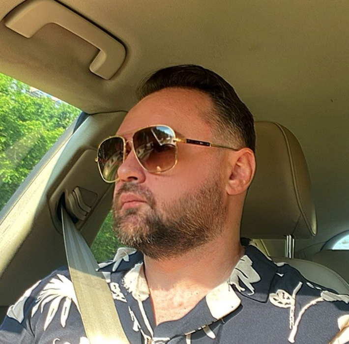 Liviu s-a mutat în Viena și este frizer/ sursă foto: Facebook