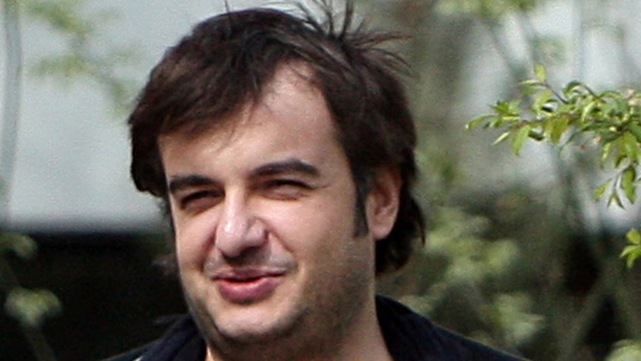 Razvan Ciobanu, pe mana medicilor! Designerul si-a facut implant de par!