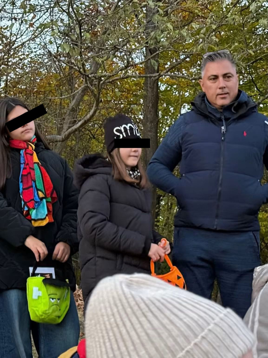 Motivul pentru care fetițele lui Alexandru Ciucu apar mereu serioase în pozele cu el. Ce a dezvăluit designerul