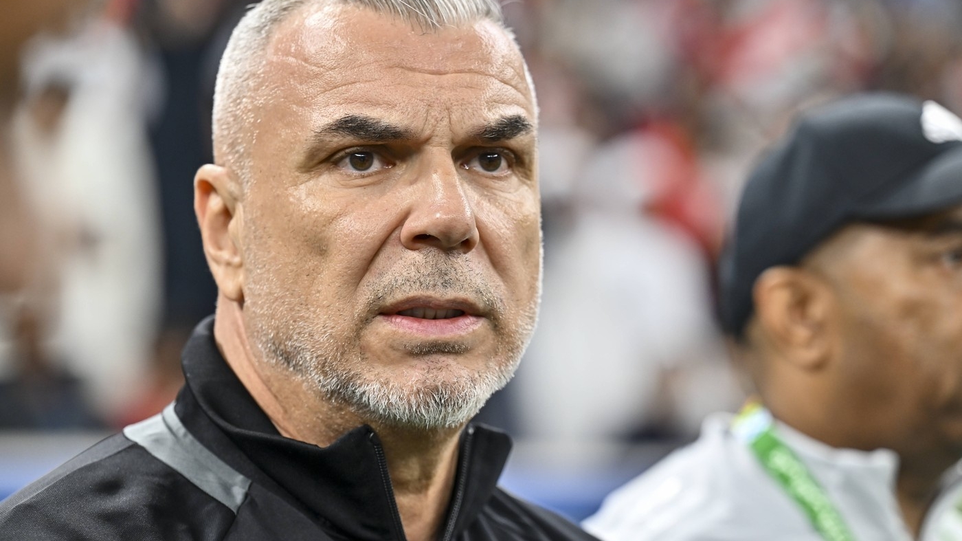 Final de poveste pentru Cosmin Olăroiu în Emiratele Arabe! Tehnicianul român urmează să părăsească naționala