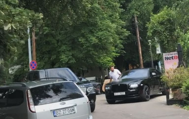 Cosmin Olătoriu a coborât la costum din Rolls și a dat bacșiș 50 €!