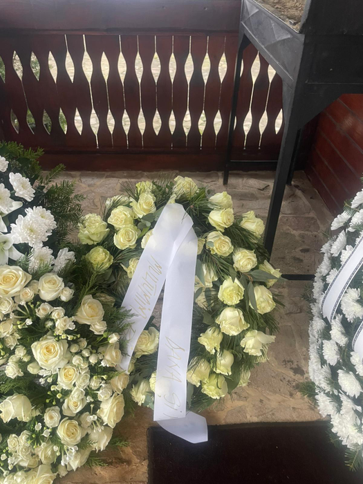 Ce a apărut la căpătâiul Marilenei, mama Mihaelei Rădulescu? Imagini tulburătoare de la priveghi