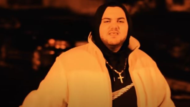 Cine este, de fapt, Alberto Grasu? Din ce face bani tânărul care a vandalizat o pensiune de Revelion