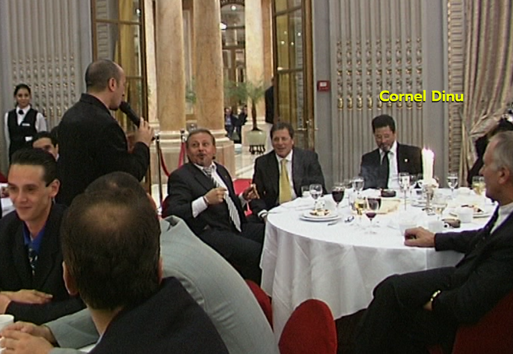 Cornel Dinu, pe vremea când era tânăr și neliniștit, s-a distrat alături de doi străini, prieteni ai lui Gică Popescu (SURSA FOTO: CANCAN.RO)