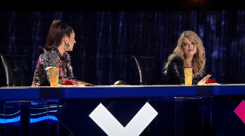 Alexandra Dinu nu a știut să folosească butonul „X” la Românii au Talent. Andra Măruță a ajutat-o