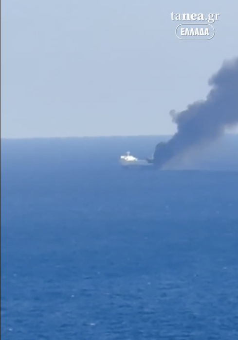 Incendiul pe un feribot cu zeci de oameni la bord! Alertă în largul insulei Mykonos