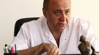 Irinel Popescu, primul medic roman care a primit insemnele Ofiter al Ordinului National al Meritului