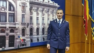 Marian Godină i-a lăsat cu gura căscată pe şoferii opriţi la semafor! I-a dat prioritate de trecere...unui câine!!!