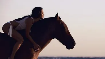 Inna a renunţat la haine şi a pozat... topless! Imagini fierbinţi cu artista