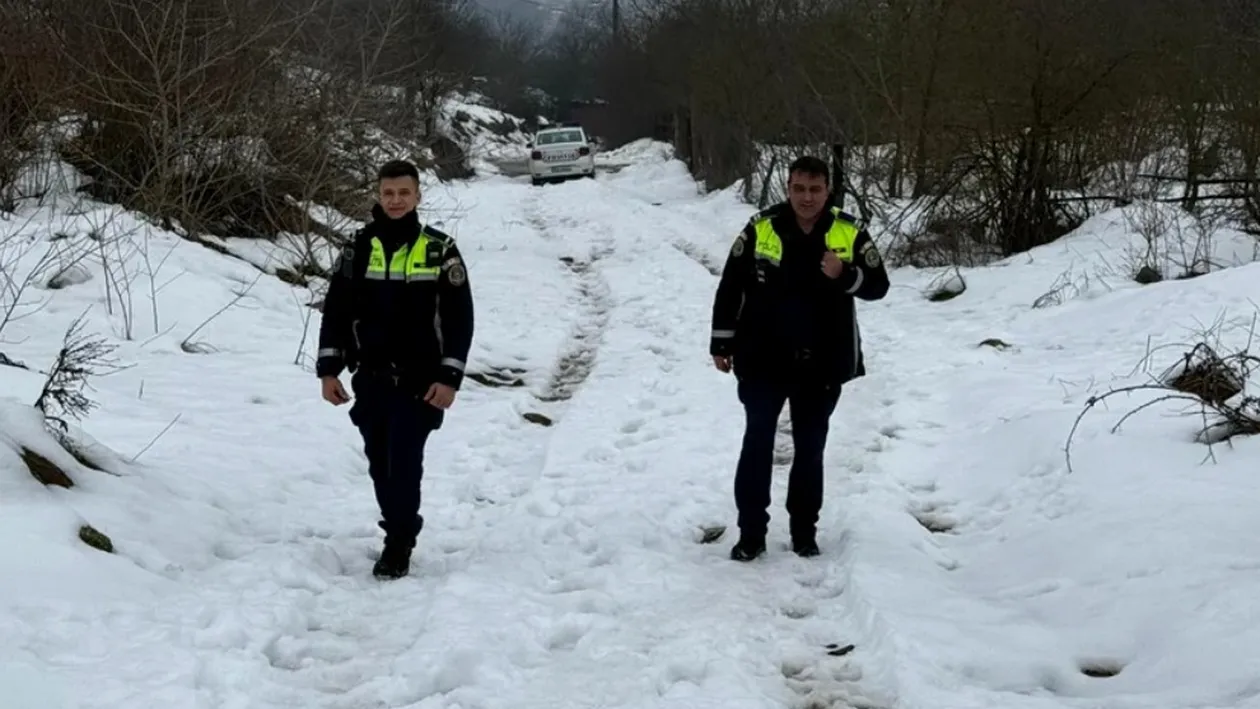 Ei sunt Laurențiu și Cornel, polițiștii care au salvat un bărbat care se spânzurase. Au intervenit în ultimul moment