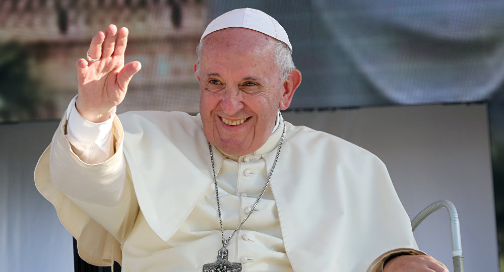Papa Francisc ar putea folosi un papamobil autohton în timpul vizitei în România
