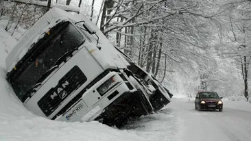 Pericol de explozie! Un TIR cu azotat de amoniu s-a rasturnat in judetul Alba!