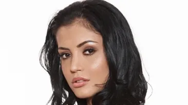 Andreea Mantea: Arat vulgar blonda, asa ca nu imi voi schimba culoarea parului