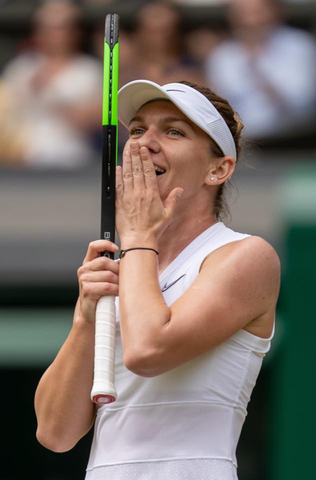 Simona Halep prezintă la Constanța trofeul obținut la Wimbledon. Mii de persoane prezente