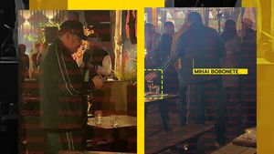 Imagini de colectie! Mihai Bobonete, așa cum nu l-ai mai văzut niciodată. A lăsat cu gura căscată toți invitații de la o petrecere de Halloween!