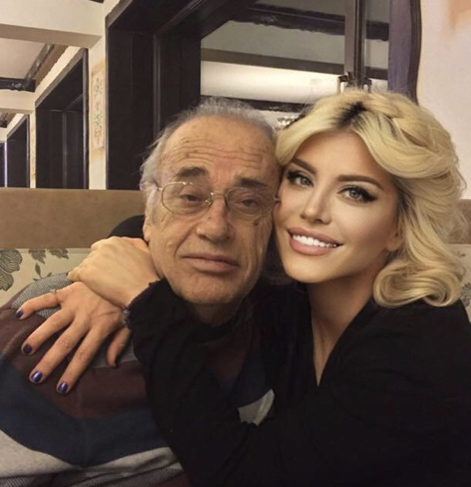 Loredana a făcut anunțul trist chiar în timpul unui concert: tatăl său, în stare gravă! Cu greu s-a abținut să nu plângă